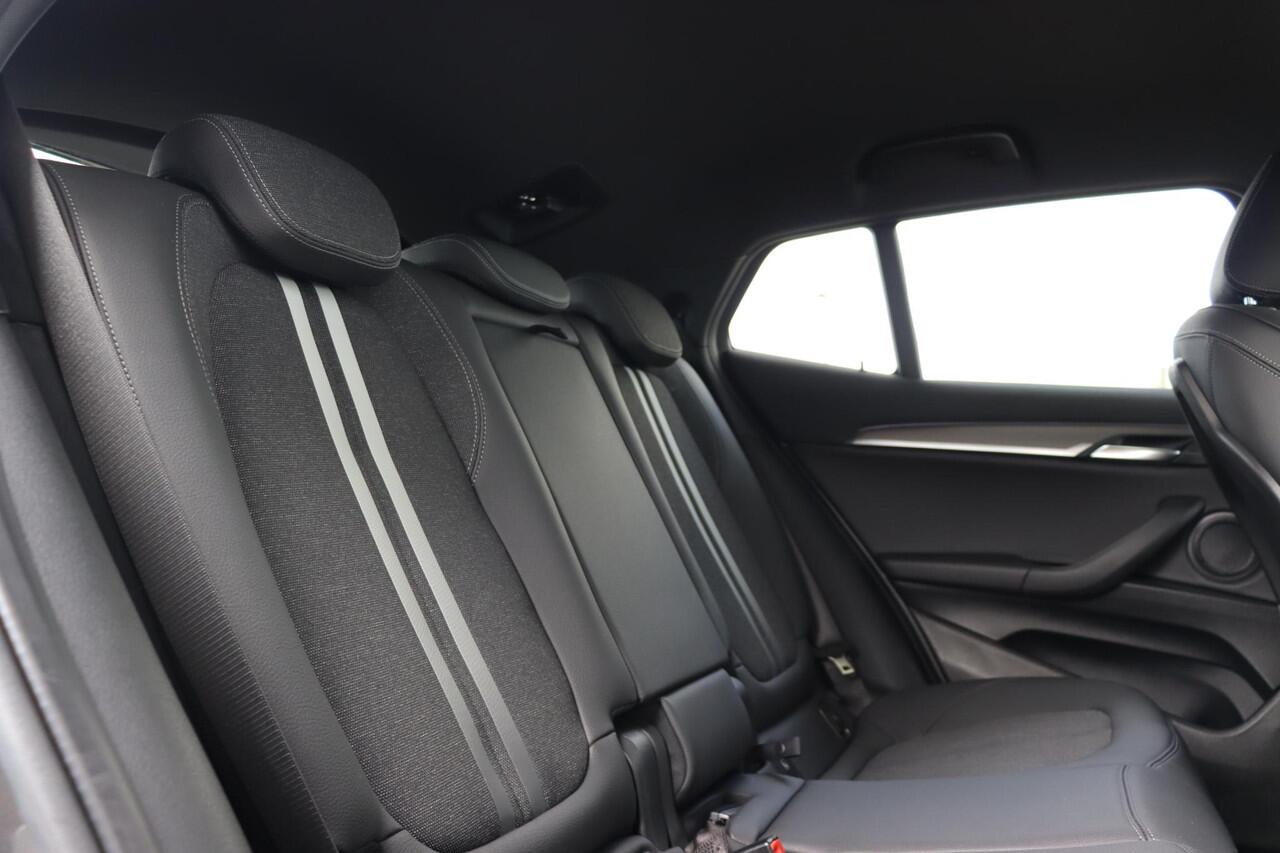 BMW X2 xDrive25e M Sport/ Achteruitrijcamera/ Sportstoelen/ Cruise Control/ Driving Assistant/ Head-Up/