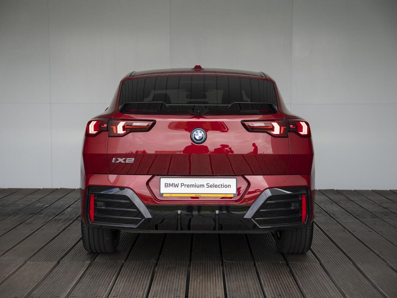 BMW X2 iX2 eDrive20 | M Sportpakket Pro | Innovation Pack | Verwarmd Stuurwiel | Comfort Access | Panoramadak | Head-Up Display | Harman-Kardon | 20''