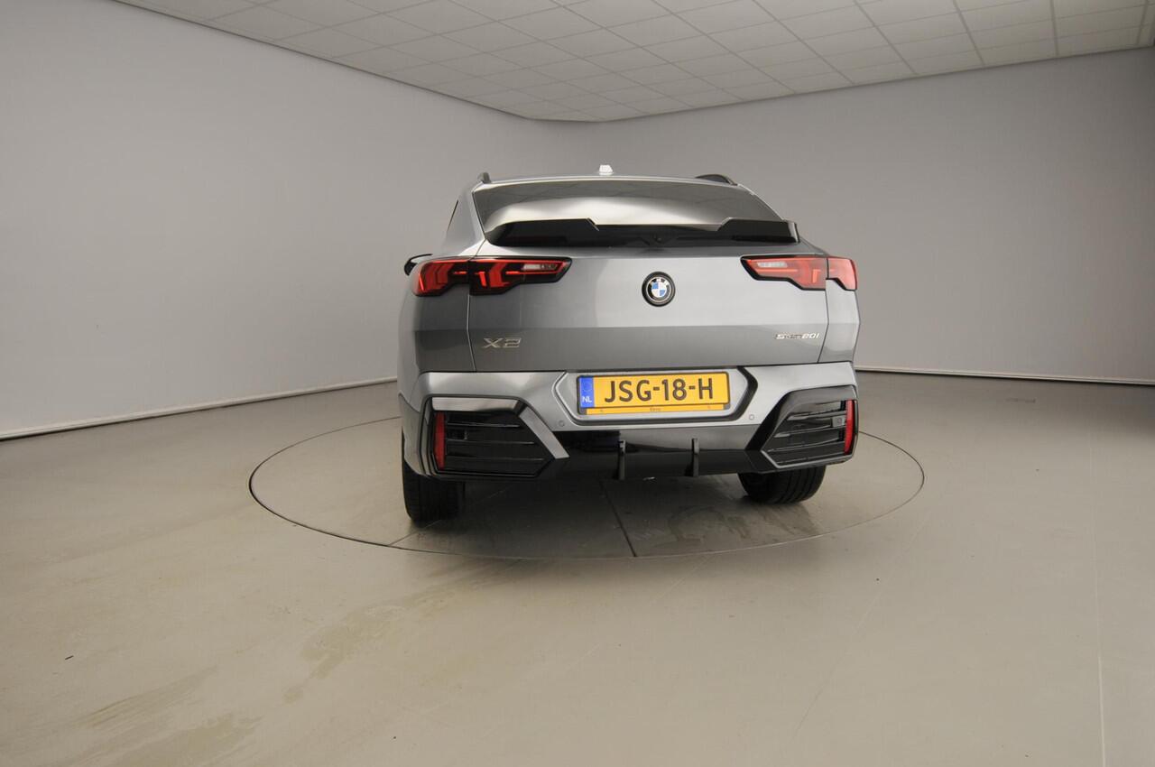 BMW X2 sDrive 20i M Sport package Pro / Equipment package Professional / Comfort Pack / Panoramadak / Trekhaak