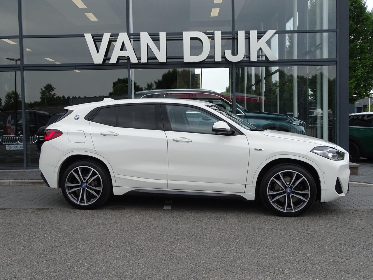 BMW X2 xDrive25e Exe. M-Sportpakket Sportstoelen Ada. LED Navigatie Extra-Getintglas Park-Ass. 19''LM Velgen
