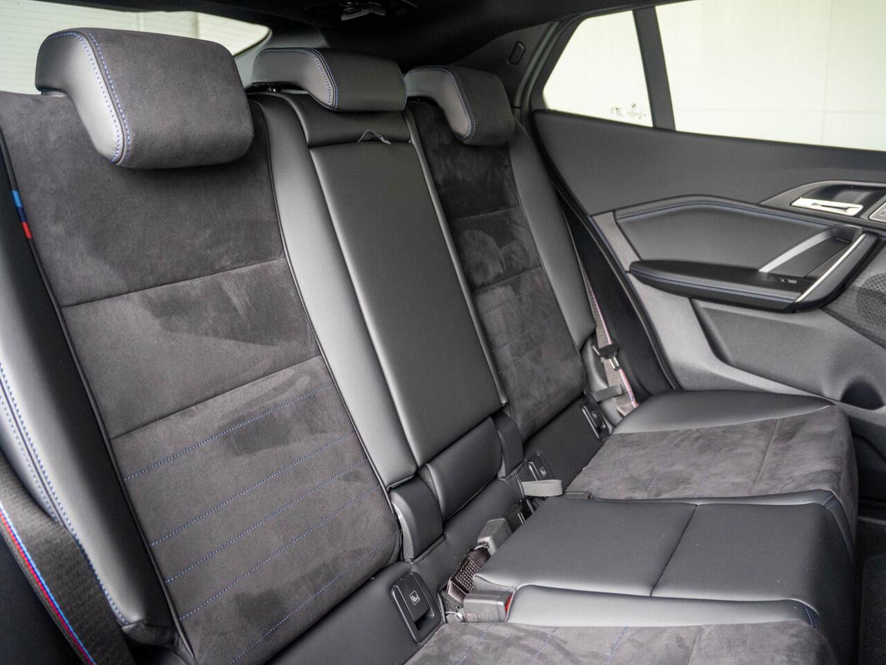 BMW X2 iX2 eDrive20 | M Sportpakket Pro | Innovation Pack | Verwarmd Stuurwiel | Harman-Kardon | Comfort Access | Panoramadak | Stoelverwarming | Head-Up Display | Trekhaak