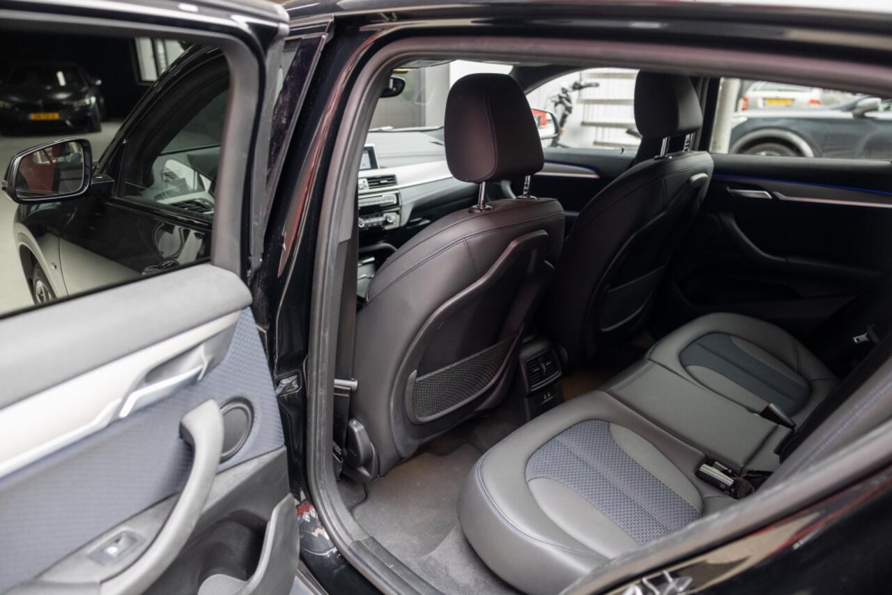 BMW X2 sDrive18i Hi.Ex.Ed. | M Sport | Stoelverwarming | PDC | Navi |