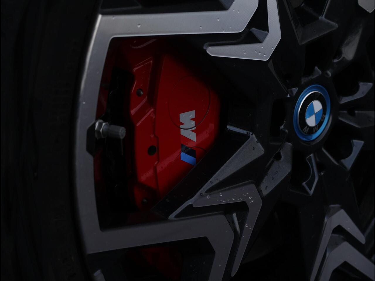 BMW X2 iX2 eDrive20 67 kWh M Sport Edition M Sportpakket Pro/ Pano/ Trekhaak/ Stuur + Stoelverwarming/ Harman-Kardon/ M Sportstoelen