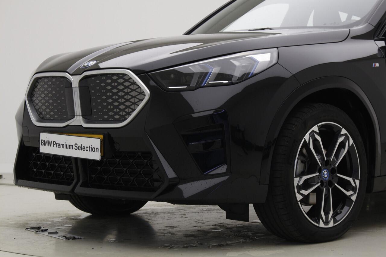 BMW X2 iX2 eDrive20 67kWh | M-Sport | 19" | Voorbereiding Driving Assistant Plus | Camera | Nu voor 42.895,-