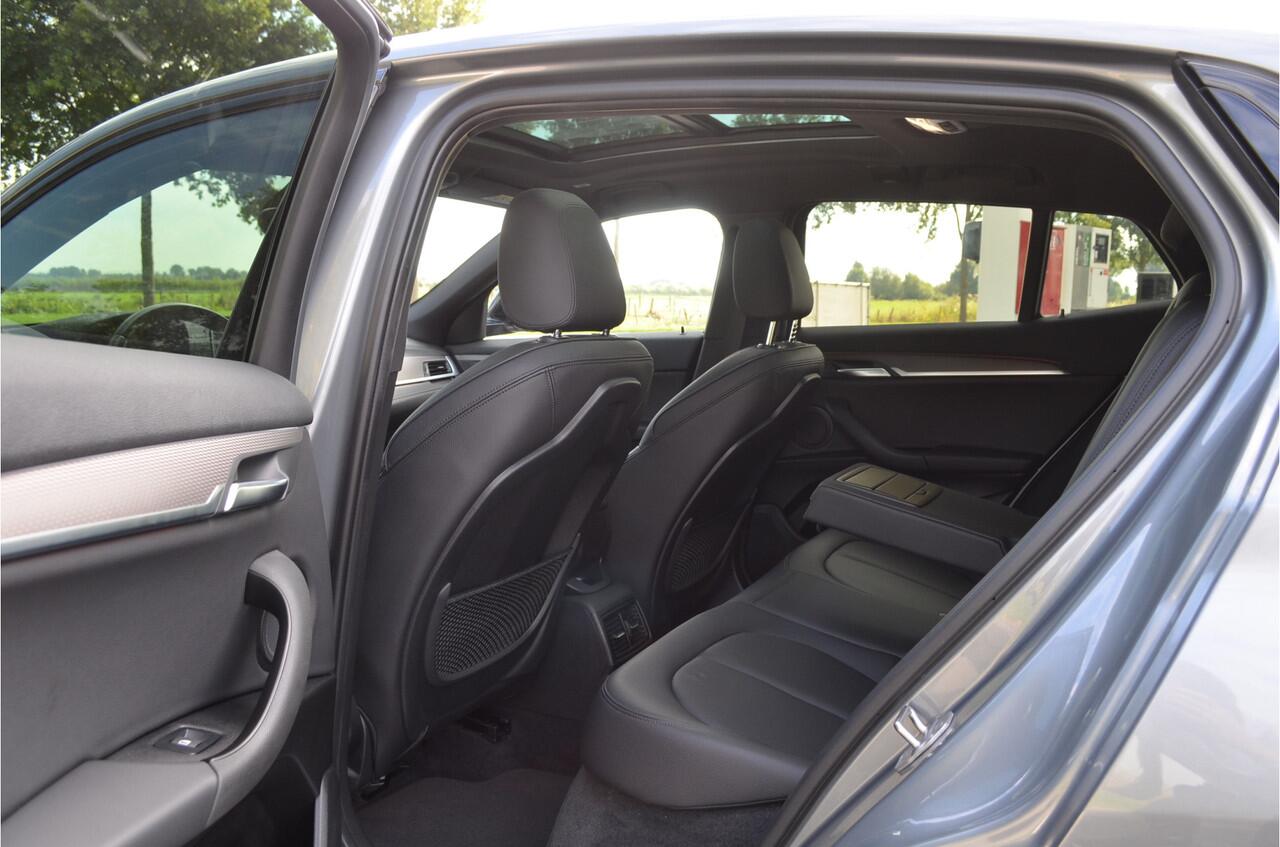 BMW X2 xDrive25e M Sport Pano | a.Camera | Carplay | 19'' LMV | Leer | Stoelverwarming | Getint glas