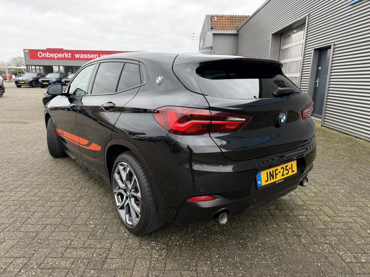 BMW X2 sDrive20i High Executive M Sport Mesh Edition Panoramadak 19 Inch M Sportzetels DAB Carplay