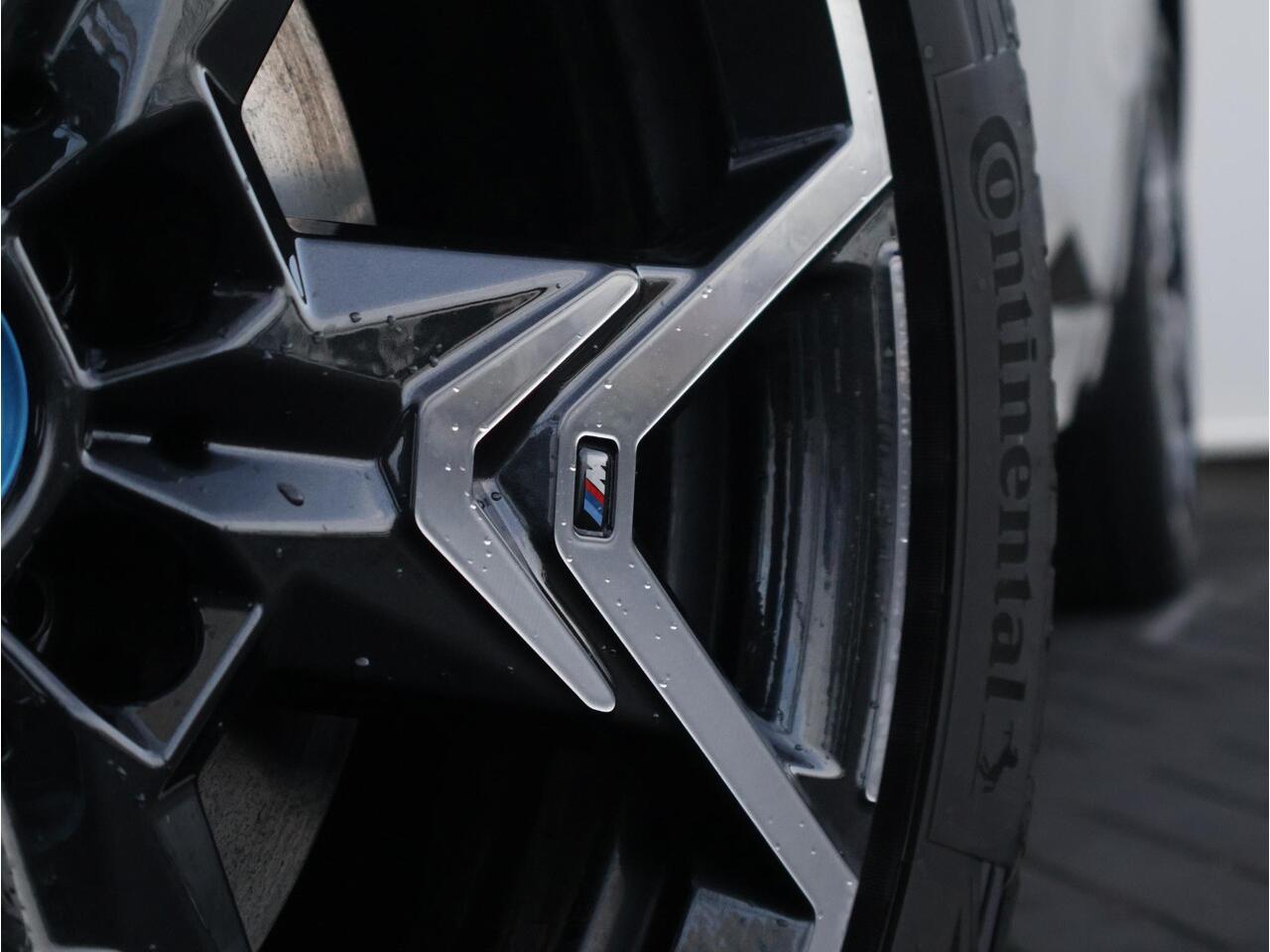 BMW X2 iX2 eDrive20 67 kWh M Sport Edition M Sportpakket Pro/ Pano/ Trekhaak/ Stuur + Stoelverwarming/ Harman-Kardon/ M Sportstoelen