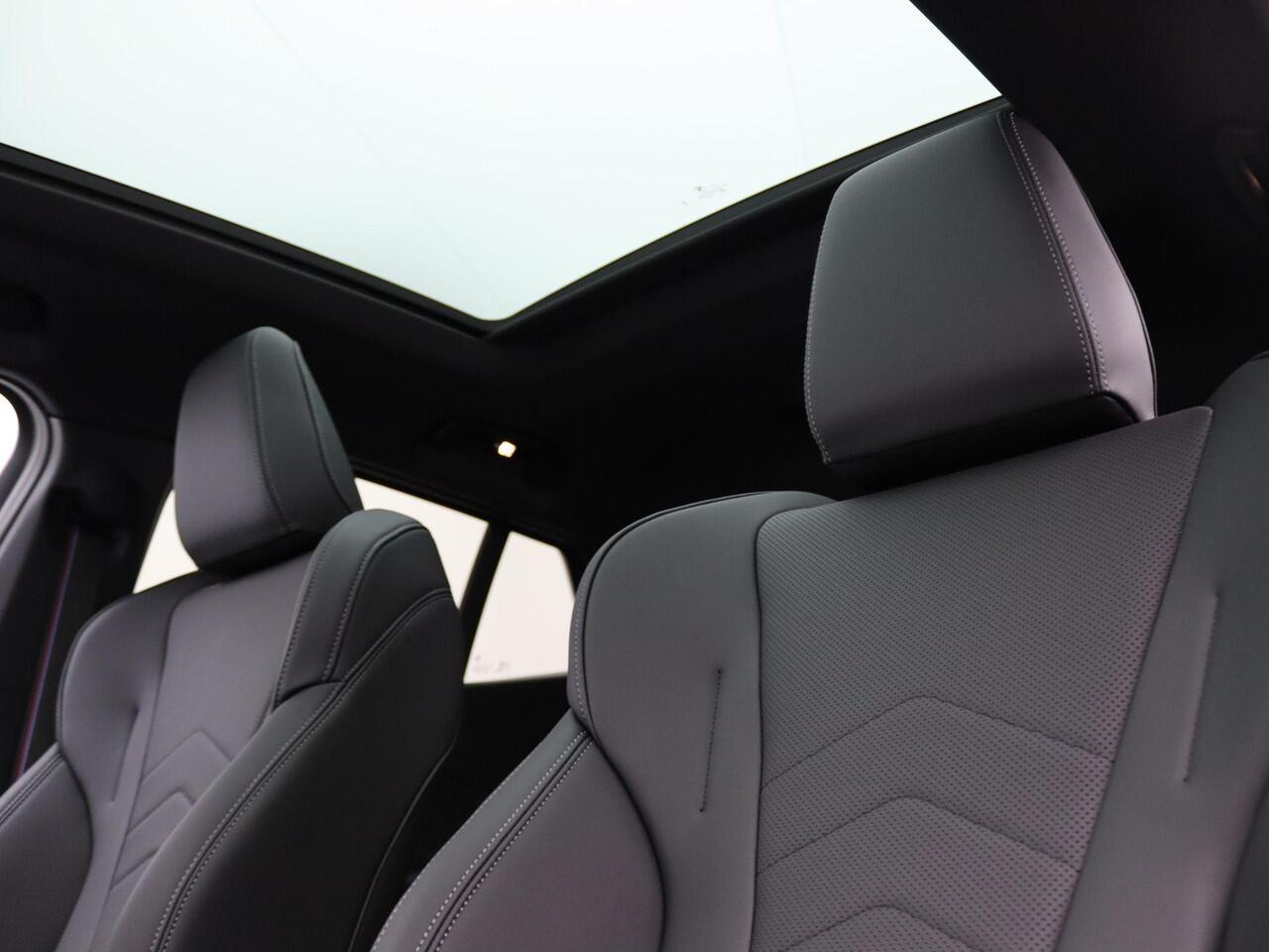 BMW X2 iX2 eDrive20 M Sport Edition | M Sportpakket Pro | Innovation Pack | Comfort Pack | M Adaptief onderstel | Panoramadak | Elektrisch Verstelbare Sportstoelen | Head-Up Display | Harman Kardon | 19''