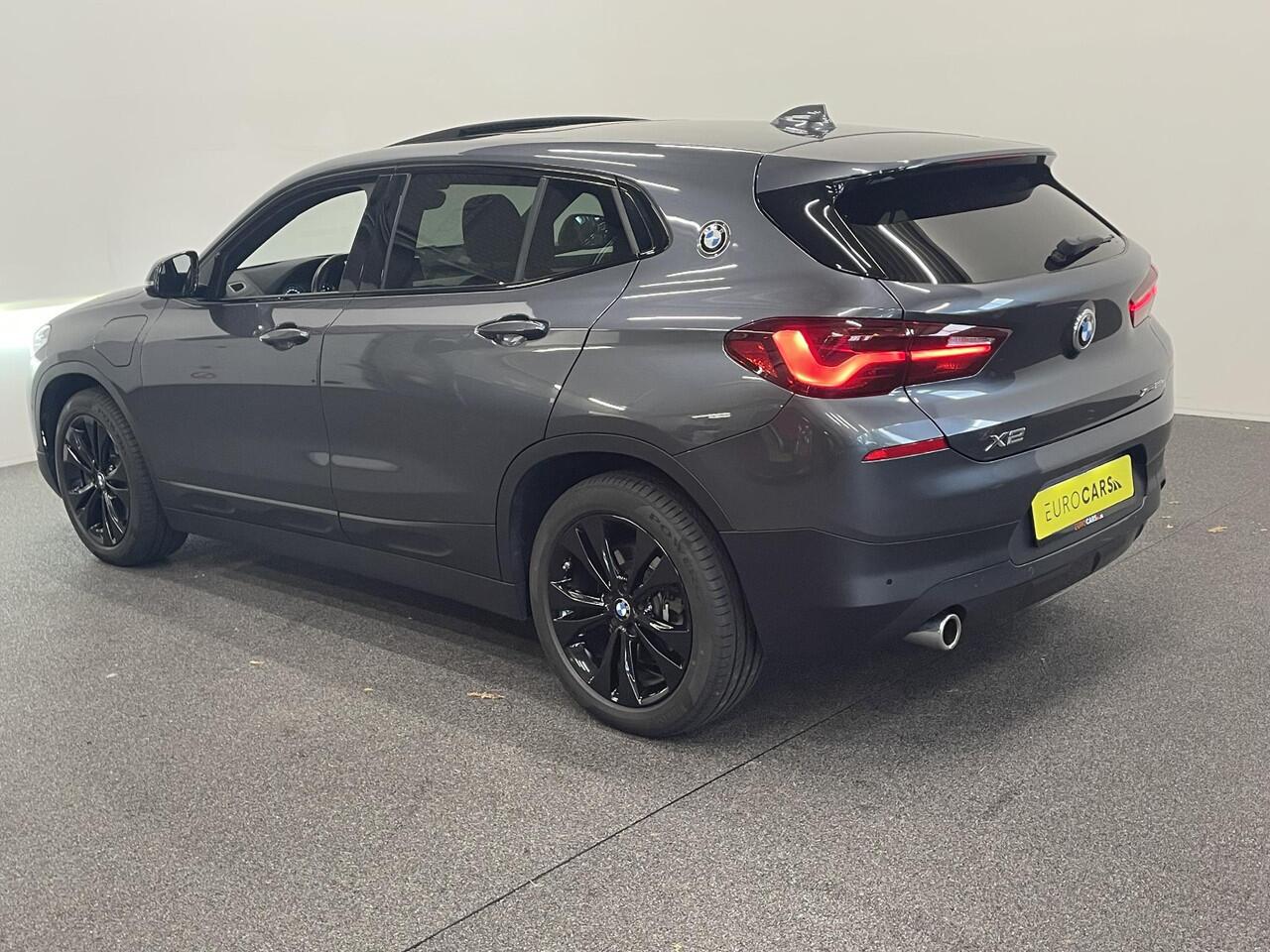 BMW X2 xDrive25e High Executive Sportline Panoramadak Groot Navi carplay/android Sportstoelen stoelverwarming parkeersensoren Voor+Achter Donkere hemel