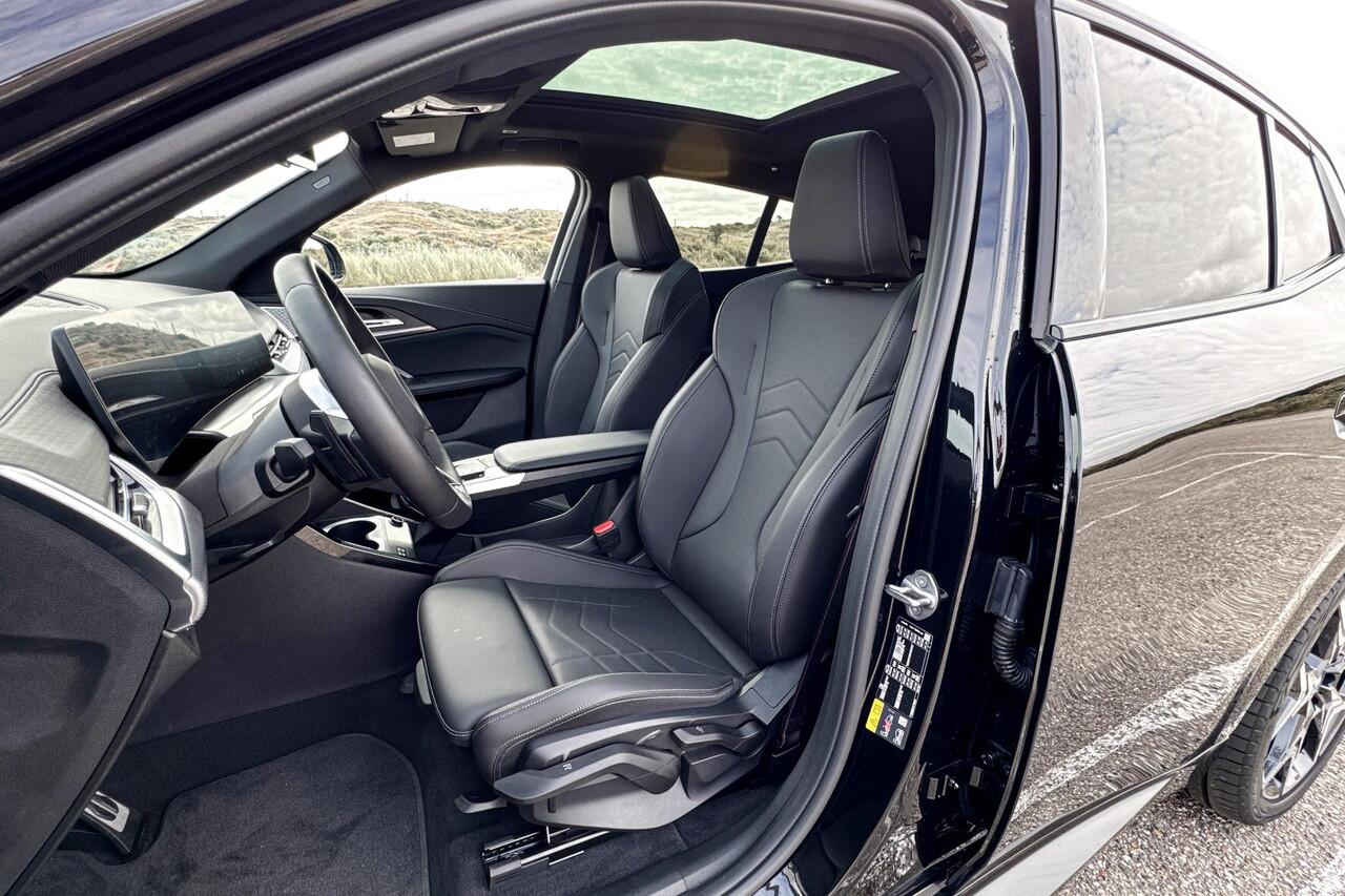 BMW X2 iX2 xDrive30 67 kWh | Selections | M Sport | Harman Kardon | Glazen Panoramadak | Stoelverwarming | Trekhaak |