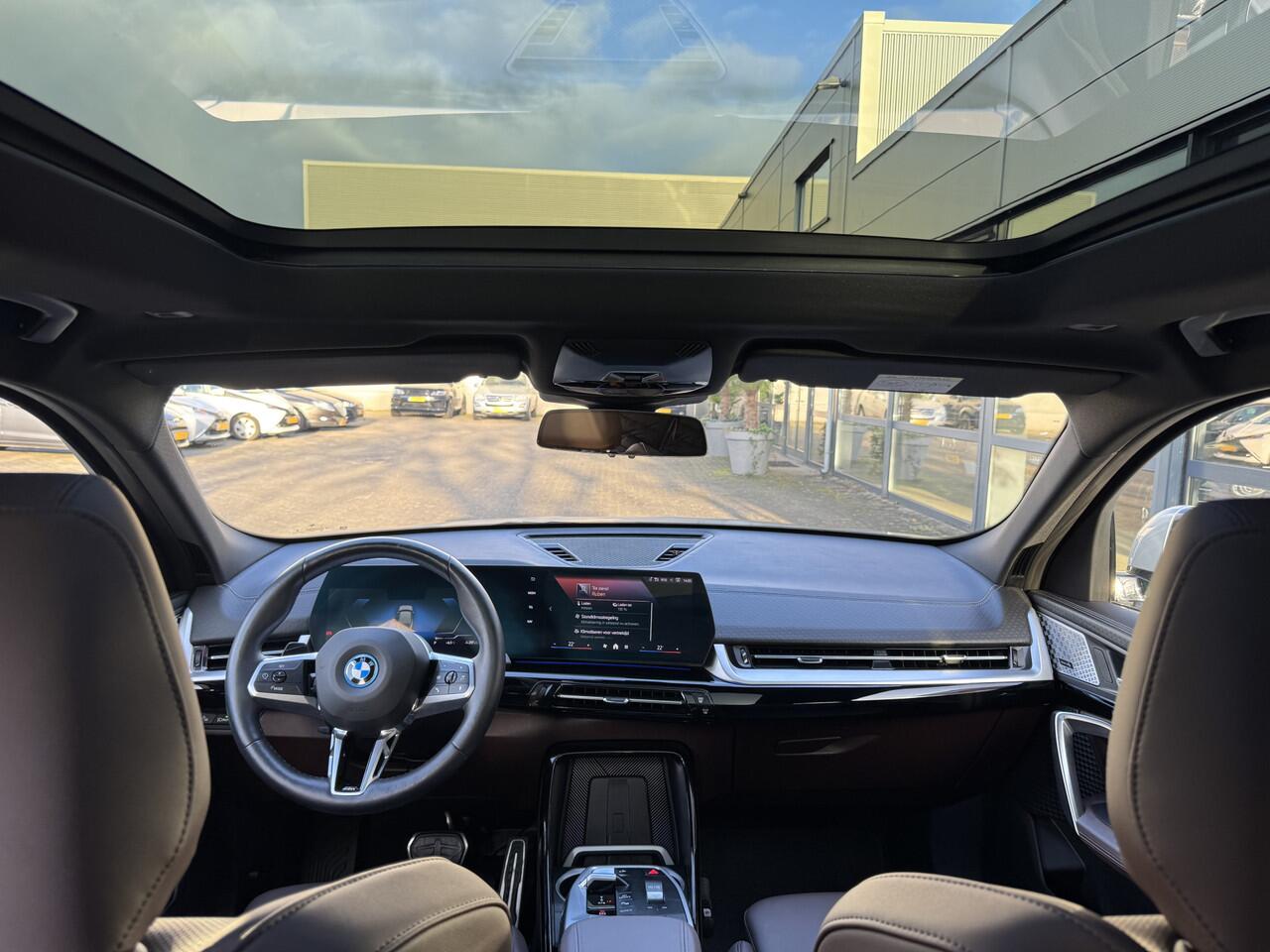 BMW X2 iX2 eDrive20 67 kWh M-Sport Panoramadak / Lederen bekleding