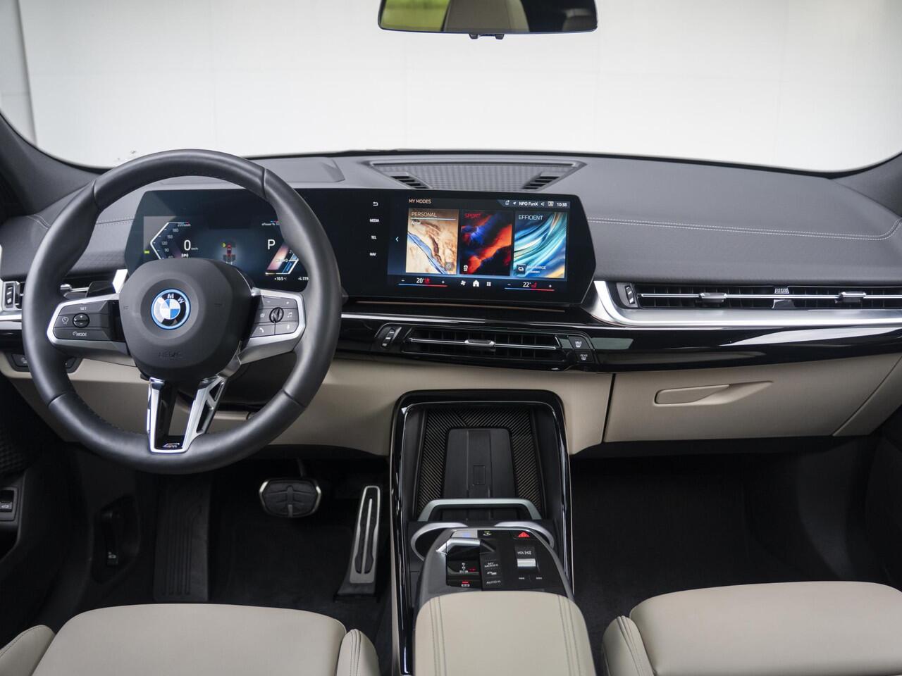 BMW X2 iX2 eDrive20 | M Sportpakket Pro | Innovation Pack | Verwarmd Stuurwiel | Comfort Access | Panoramadak | Head-Up Display | Harman-Kardon | 20''