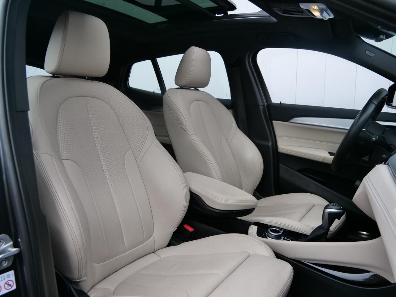 BMW X2 xDrive25e High Executive 220 Pk Automaat Navigatie / M-pakket / Leer / Schuifdak / Camera / DAB