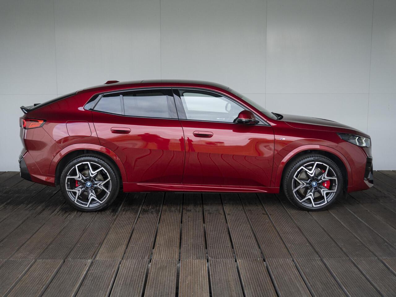 BMW X2 iX2 eDrive20 | M Sportpakket Pro | Innovation Pack | Verwarmd Stuurwiel | Comfort Access | Panoramadak | Head-Up Display | Harman-Kardon | 20''