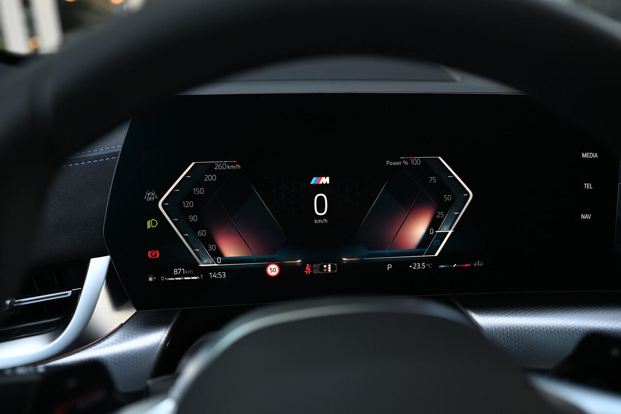 BMW X2 sDrive20i High Executive M Sport Automaat / Panoramadak / Trekhaak / Sportstoelen / M Adaptief onderstel / Comfort Access / Adaptieve LED / Parking Assistant Plus / Head-Up