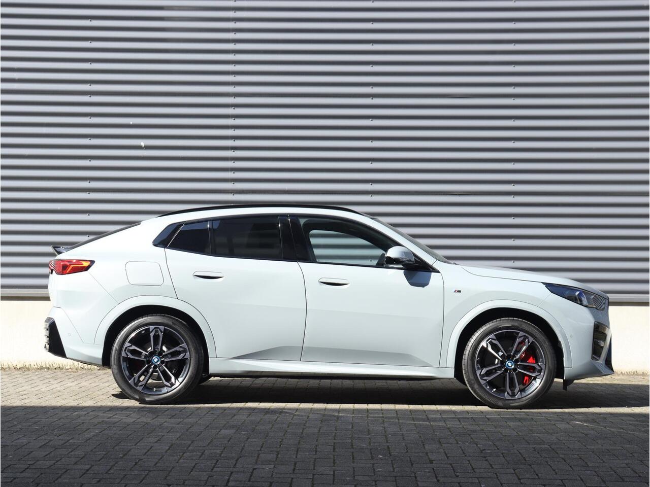 BMW X2 iX2 xDrive30 | M Sport Package | Equipment Package Pro | Comfort Pack