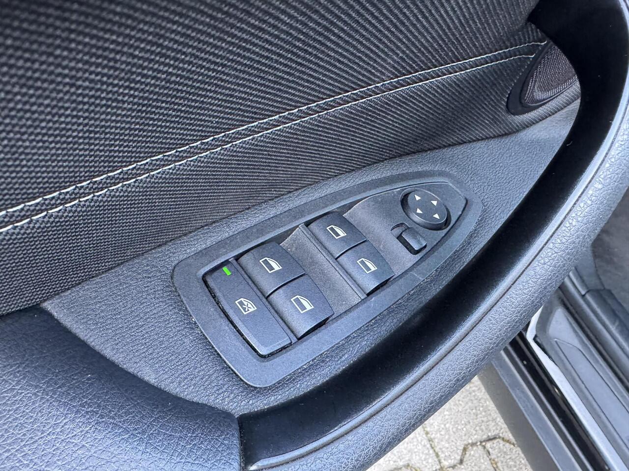 BMW X2 sDrive18i Executive | Stoelverwarming | Sportstoel | Elektrische Achterklep en meer!