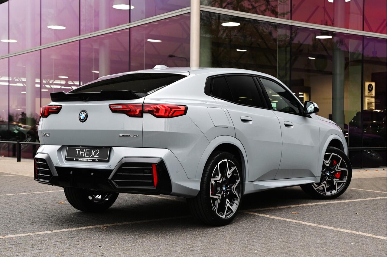 BMW X2 sDrive20i High Executive M Sport Automaat / Panoramadak / Trekhaak / Sportstoelen / Parking Assistant Plus / Head-Up / Comfort Access / M Adaptief onderstel