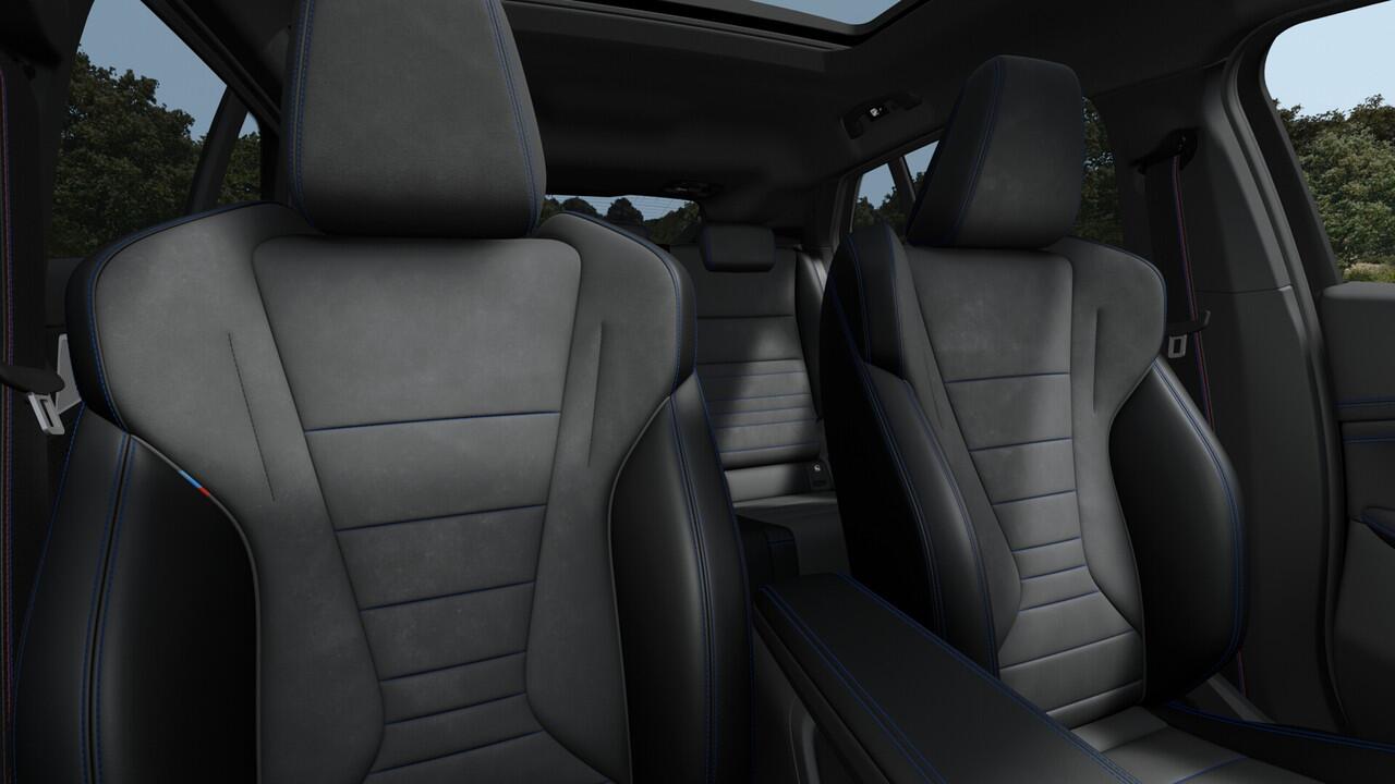 BMW X2 iX2 eDrive20 M Sport / Panoramadak / Trekhaak / Sportstoelen / Comfort Access / M Adaptief onderstel / Adaptieve LED / Parking Assistant Plus