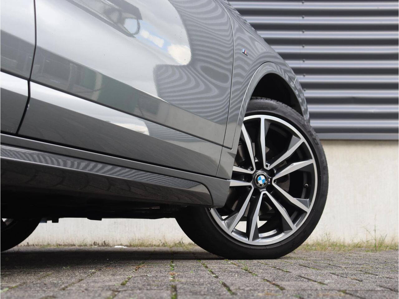 BMW X2 sDrive18i | Executive | M Sportpakket | Panodak | Head-Up | Parking Pack | Hi-Fi | Comfort Acces | Adaptief Onderstel | 18'' LMV