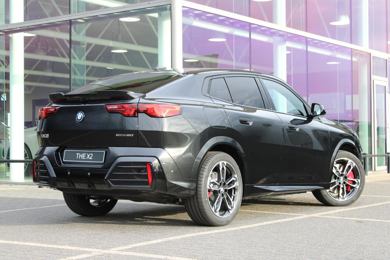 BMW X2 iX2 eDrive20 M Sport / Sportstoelen / Achteruitrijcamera / M Adaptief onderstel / Comfort Access / Adaptieve LED / Parking Assistant