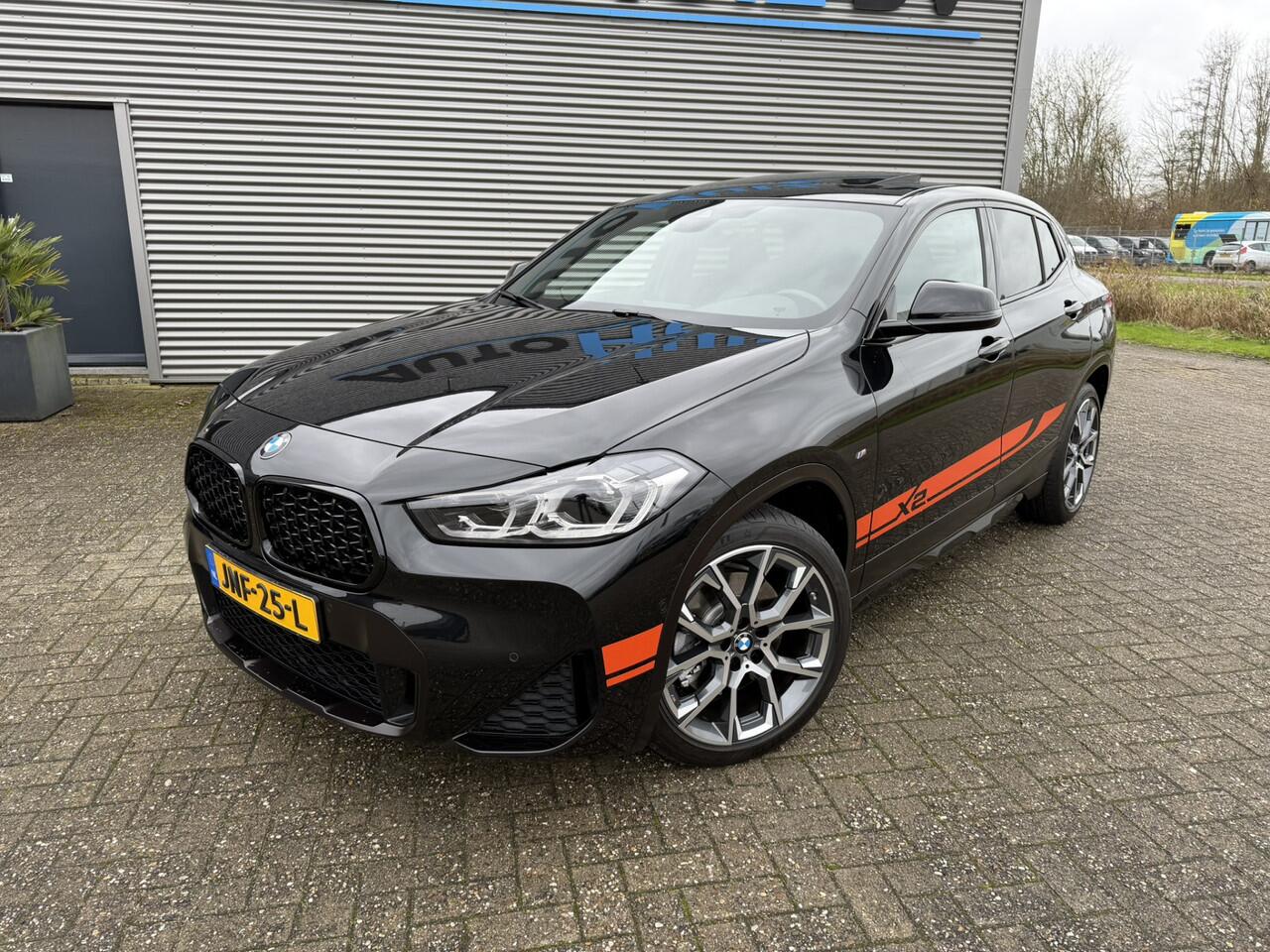BMW X2 sDrive20i High Executive M Sport Mesh Edition Panoramadak 19 Inch M Sportzetels DAB Carplay