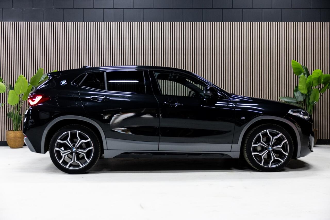 BMW X2 sDrive18i Hi.Ex.Ed. | M Sport | Stoelverwarming | PDC | Navi |