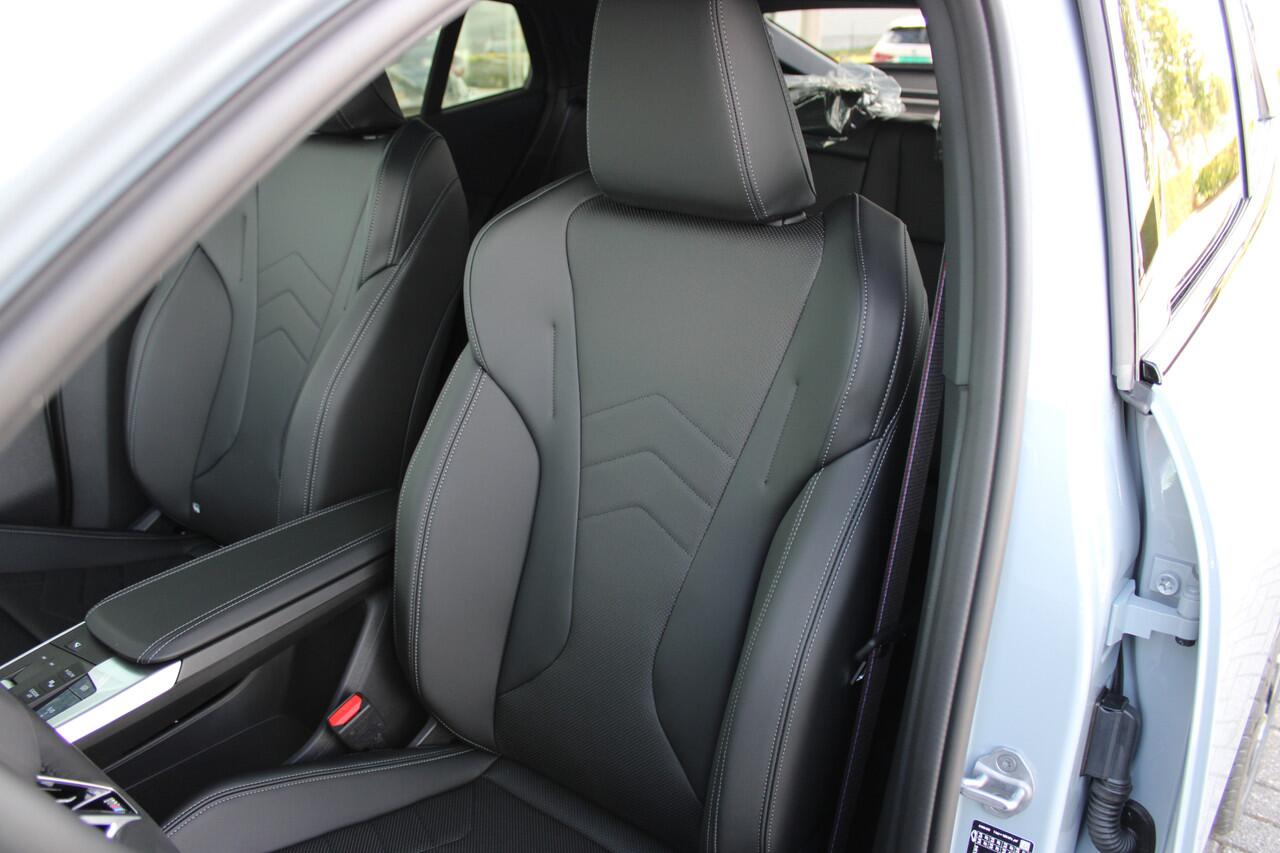 BMW X2 sDrive20i High Executive M Sport Automaat / Panoramadak / Sportstoelen / Adaptieve LED / M Adaptief onderstel / Parking Assistant Plus / Head-Up / Comfort Access