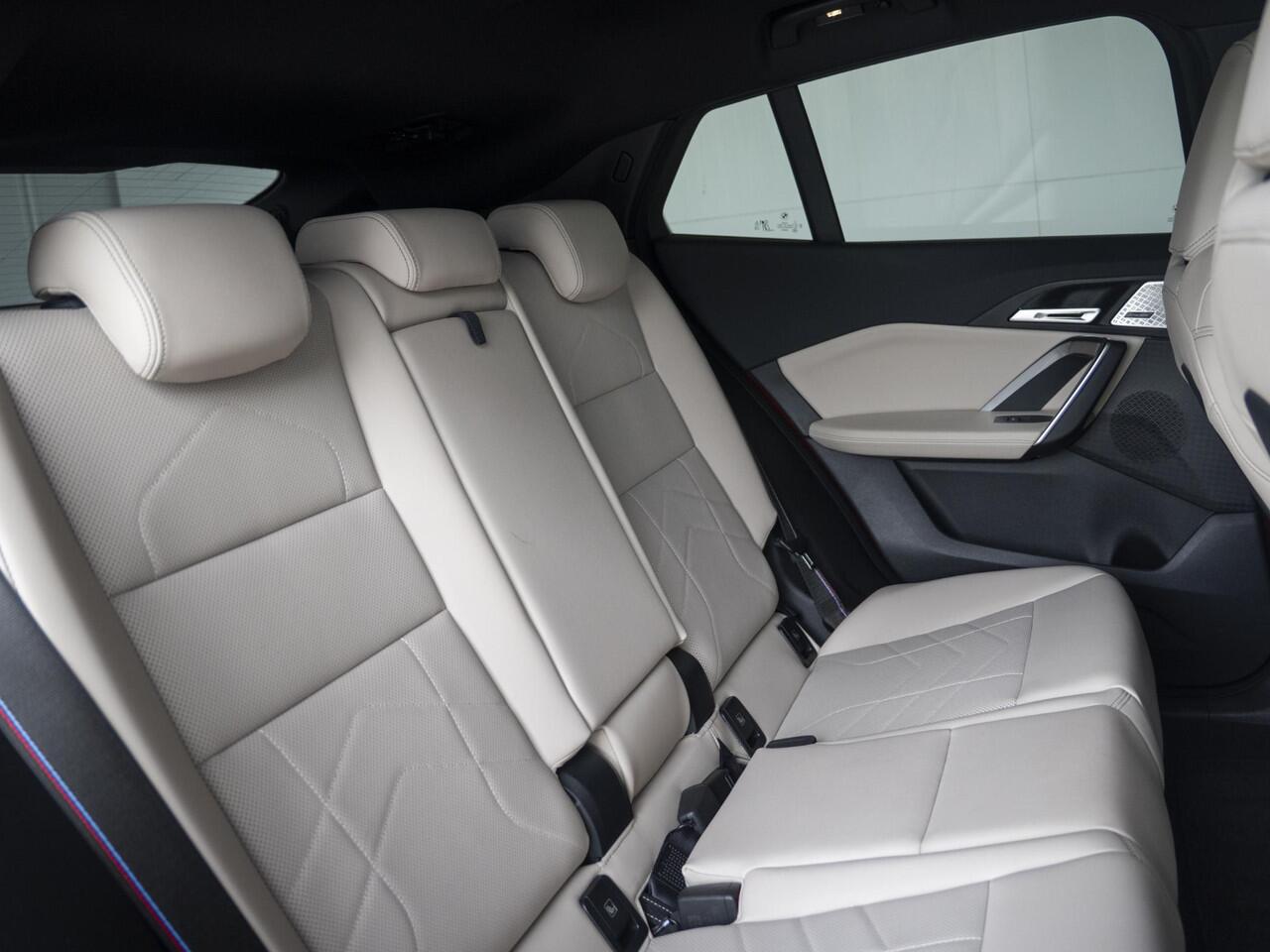 BMW X2 iX2 eDrive20 | M Sportpakket Pro | Innovation Pack | Verwarmd Stuurwiel | Comfort Access | Panoramadak | Head-Up Display | Harman-Kardon | 20''