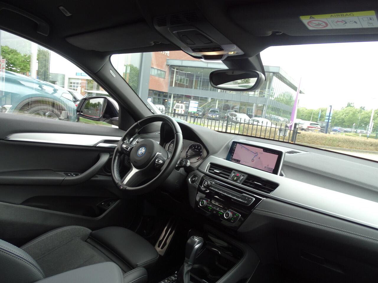 BMW X2 xDrive25e Exe. M-Sportpakket Sportstoelen Ada. LED Navigatie Extra-Getintglas Park-Ass. 19''LM Velgen