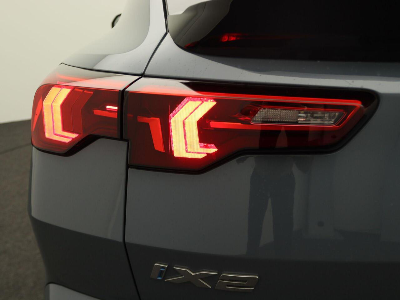 BMW X2 iX2 eDrive20 M Sport Edition | M Sportpakket Pro | Innovation Pack | Comfort Pack | M Adaptief onderstel | Comfort Access| Panoramadak | Elektrisch Verstelbare Sportstoelen | Head-Up Display | Harman Kardon | 19''