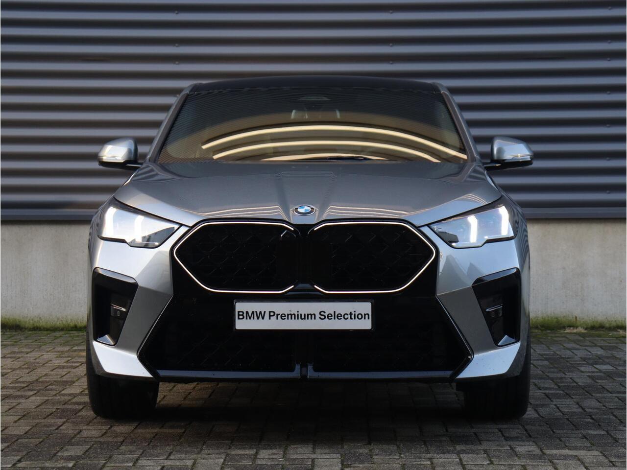 BMW X2 sDrive20i | M Sportpakket Pro | Panodak | Trekhaak | Head-Up | Driving Assistant Plus | Elektr. Stoelen | Parking Assistant Plus | 19'' LMV