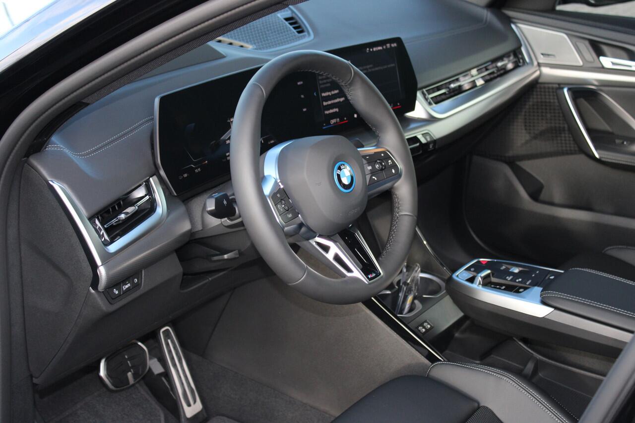 BMW X2 iX2 eDrive20 High Executive M Sport / Trekhaak / Sportstoelen / Adaptieve LED / Head-Up / M Adaptief onderstel / Parking Assistant Plus / Comfort Access