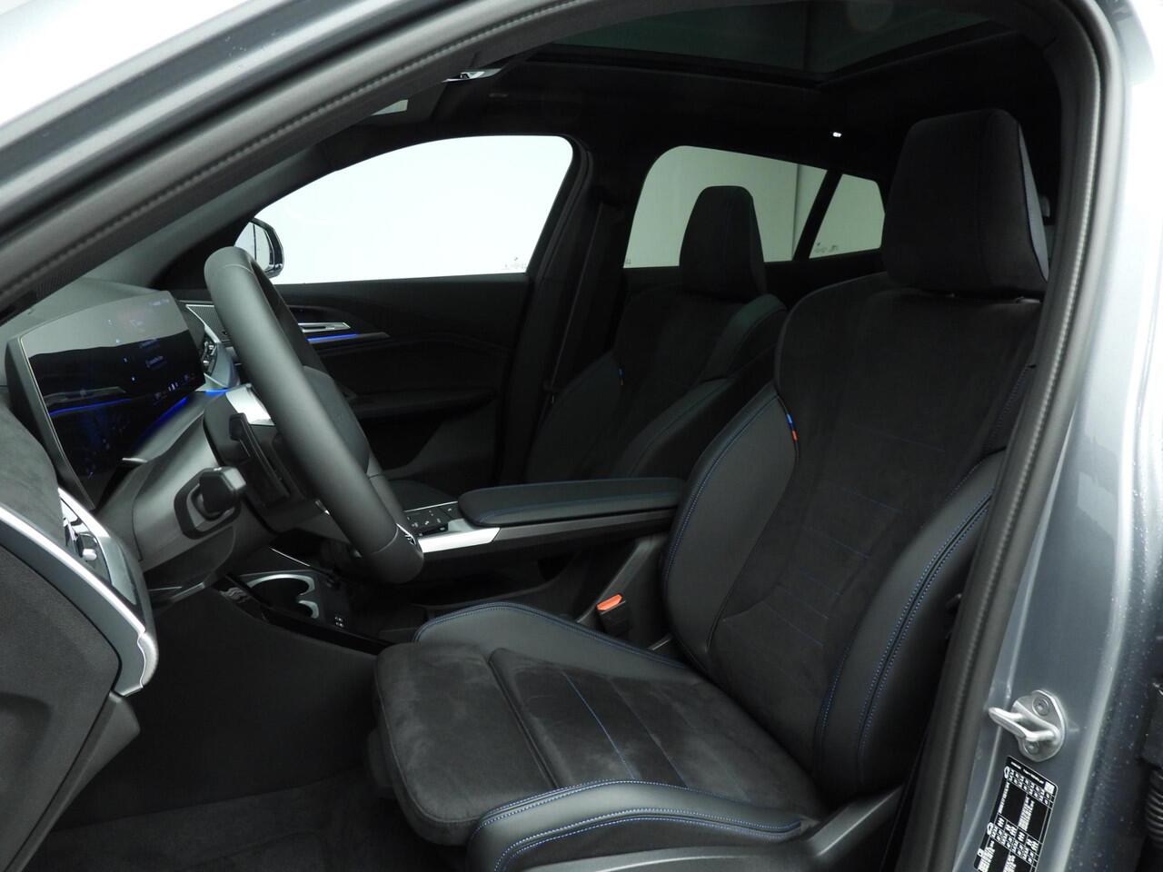 BMW X2 sDrive 20i M Sport package Pro / Equipment package Professional / Comfort Pack / Panoramadak / Trekhaak