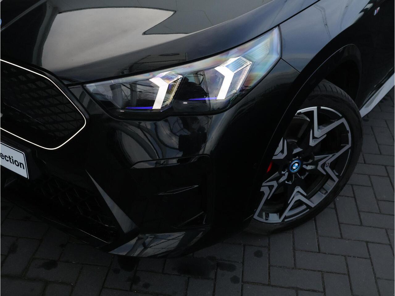 BMW X2 iX2 eDrive20 67 kWh M Sport Edition M Sportpakket Pro/ Pano/ Trekhaak/ Stuur + Stoelverwarming/ Harman-Kardon/ M Sportstoelen