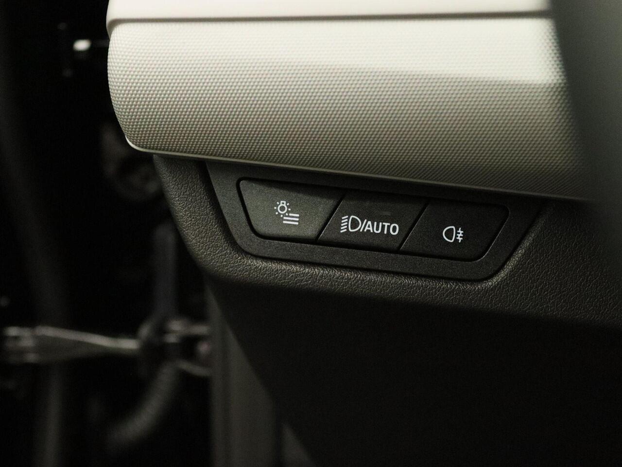 BMW X2 iX2 eDrive20 Premium Pack | Comfort Access | Achteruitrijcamera | 18''