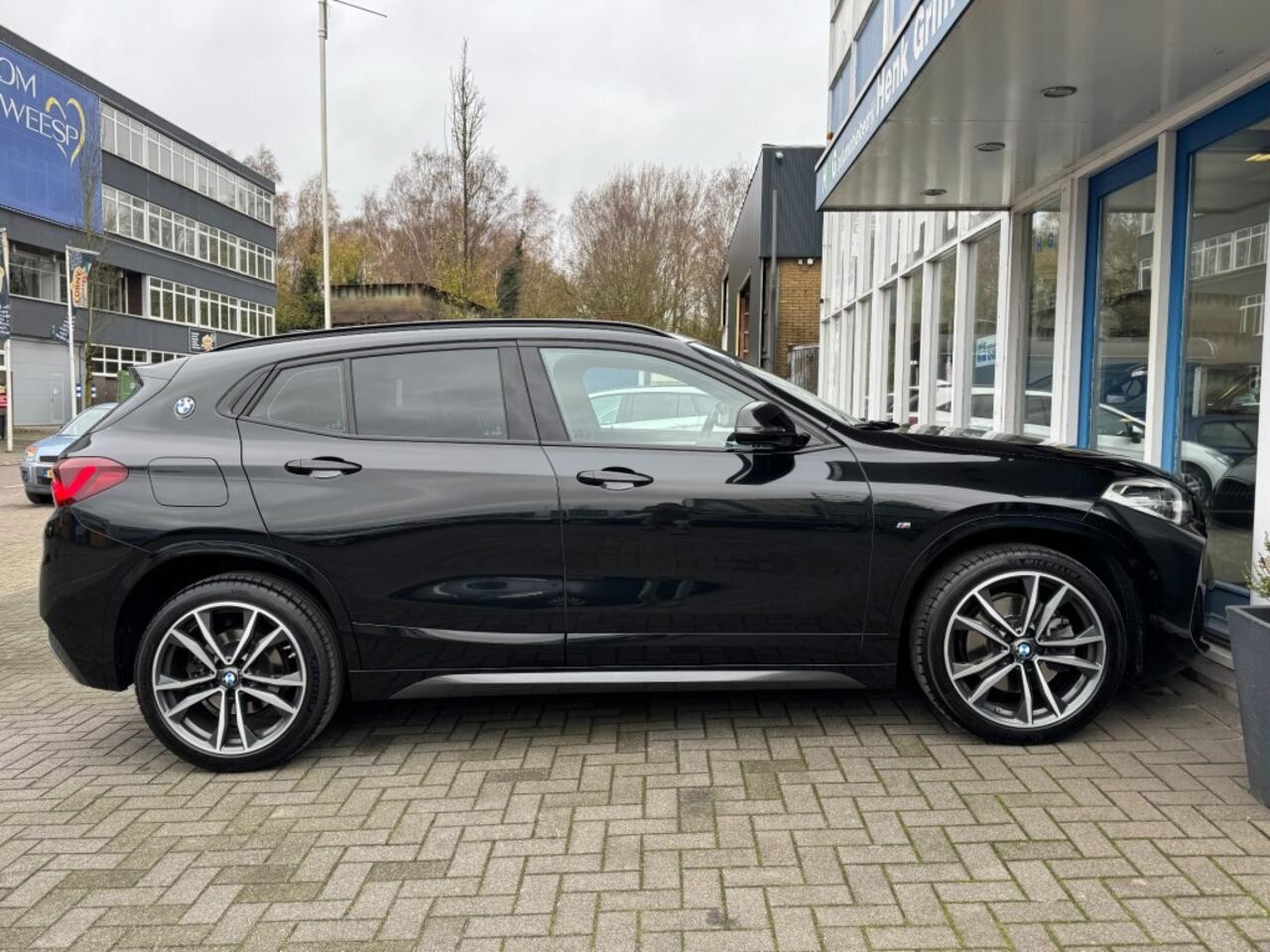 BMW X2 X2 sDrive20i High Executive Msport I Panorama I Leer I Stoelverw. I Camera