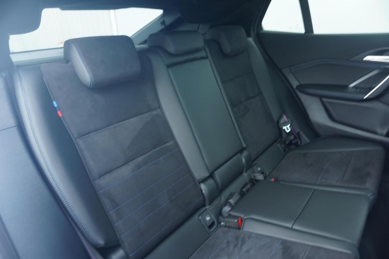 BMW X2 sDrive20i 20'' / Panoramadak / Elektrisch verstelbare stoelen / Harman Kardon / Trekhaak