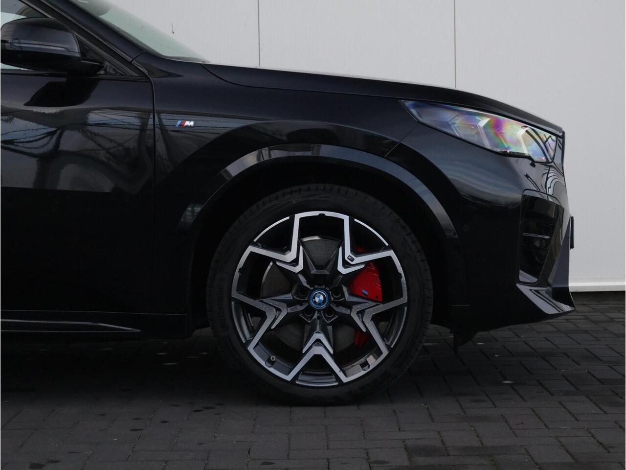 BMW X2 iX2 eDrive20 67 kWh M Sport Edition M Sportpakket Pro/ Pano/ Trekhaak/ Stuur + Stoelverwarming/ Harman-Kardon/ M Sportstoelen