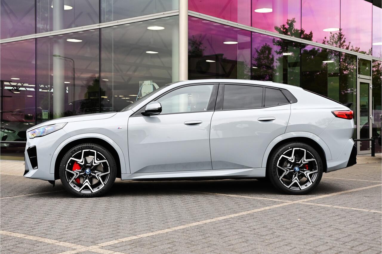 BMW X2 iX2 eDrive20 High Executive M Sport / Panoramadak / Trekhaak / M Sportstoelen / Head-Up Display / Memory / Harman Kardon / Comfort Access / 20" LMV
