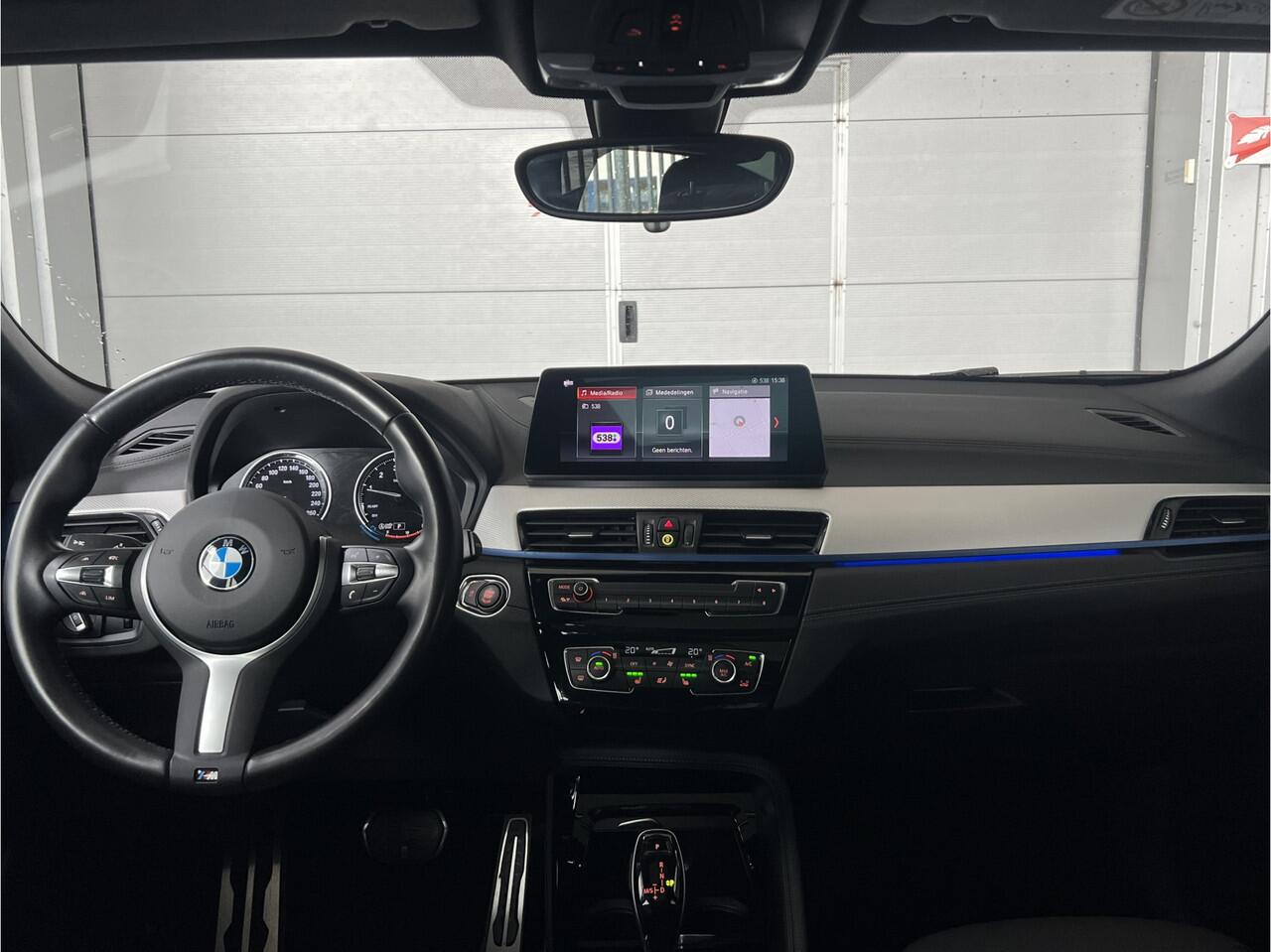 BMW X2 xDrive20i High Executive | M-SPORT | SCHUIF/KANTELDAK | HEAD-UP DISPLAY | NAVI XL | ADAPTIVE CRUISE CONTROL | LMV 19'' | CLIMATE CONTROL | PDC | STOELVERWARMING | LED | ELEKTR. ACHTERKLEP | BLUETOOTH