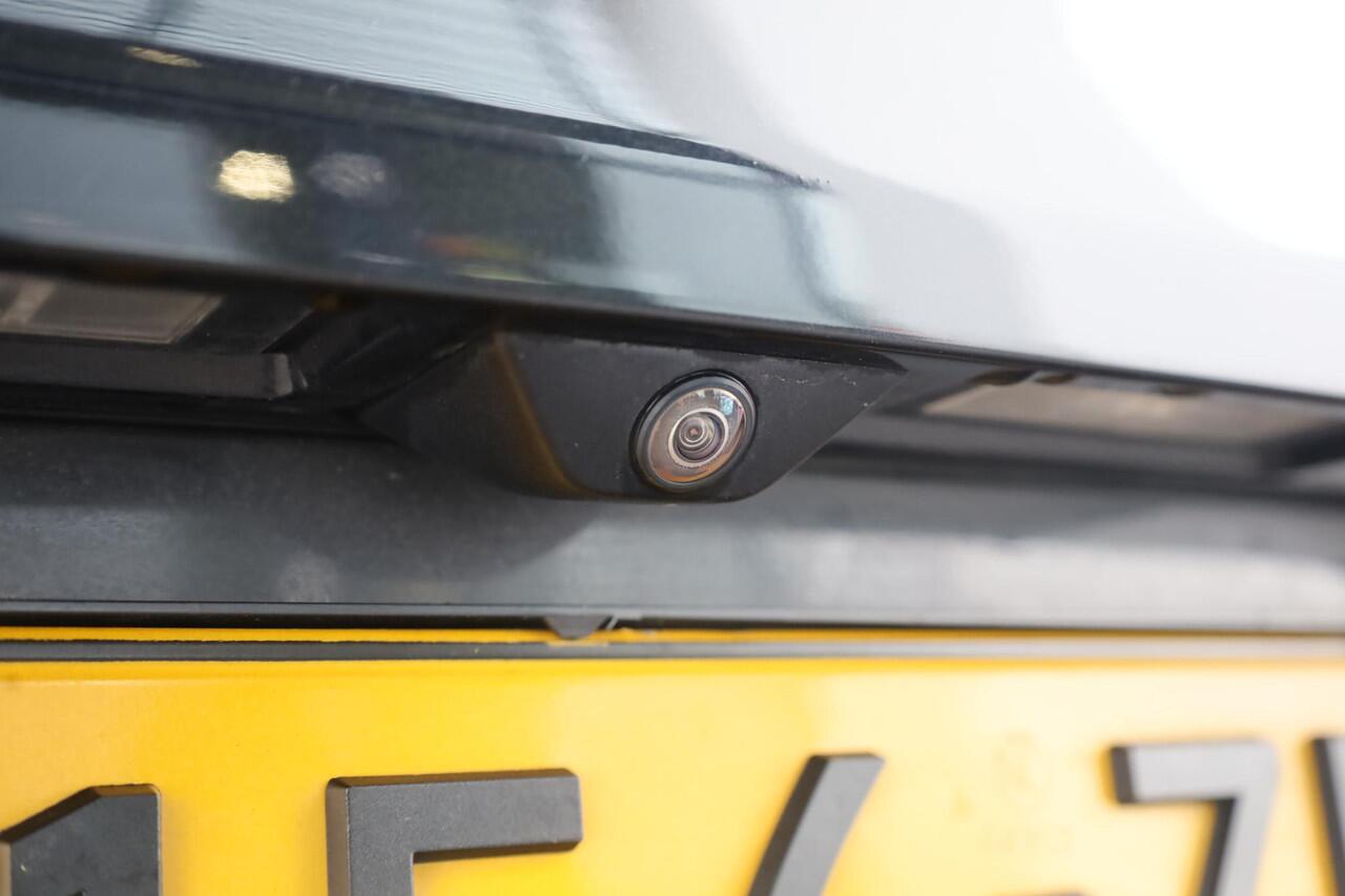 BMW X2 M35i High Executive Edition 306PK / 225kW, 19" LMV, full LED verlichting, privacy glas, vol lederen bekleding, Harman & Kardon geluidssysteem, zwart schaal sportstoelen, panoramadak, verlengbare zitting, stoelverwarming, stuurverwarming, digital cockpit, 