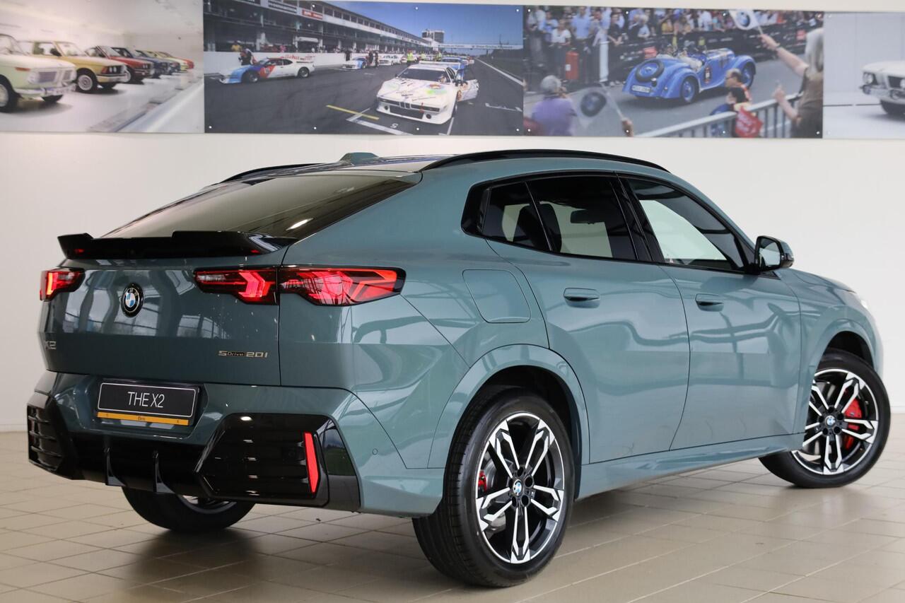 BMW X2 sDrive20i M Sportpakket Pro | Panoramadak | Head-Up | Harman Kardon | Adaptieve Cruise Control | 360 Camera | Stoel & Stuurwielverwarming | Dodehoekdetectie | Adaptieve LED | Trekhaak | Showroom Selection