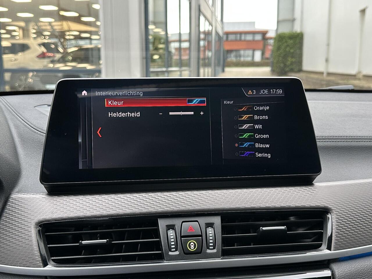 BMW X2 xDrive25e Business Edition Plus | NL-Auto/M-Sport/Carplay/Navi/Leder/Pano-Dak/19-inch/Sportstoelen/Head-Up/Sfeerverlichting