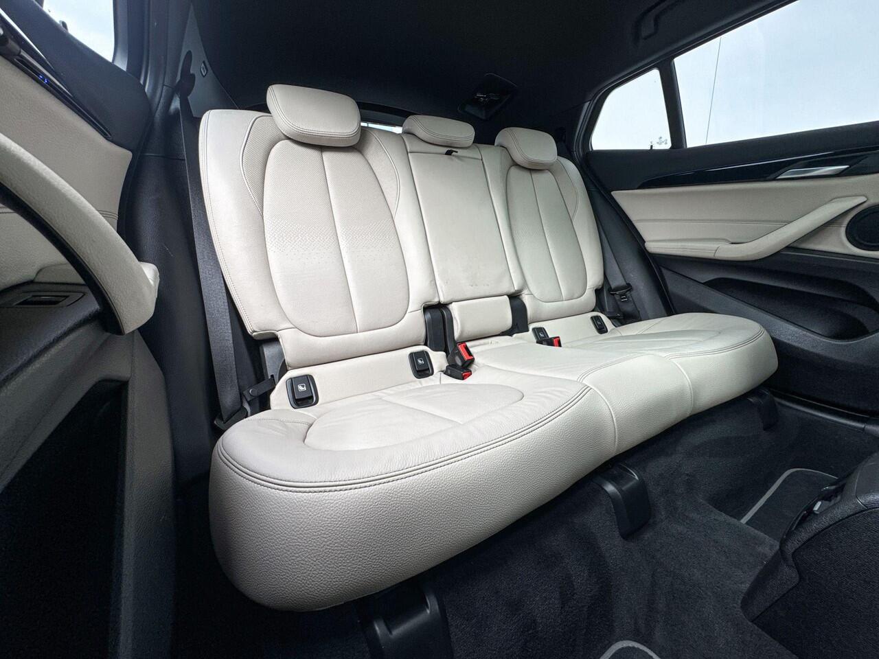 BMW X2 sDrive18i High Executive | Achteruitrijcamera | Panoramadak