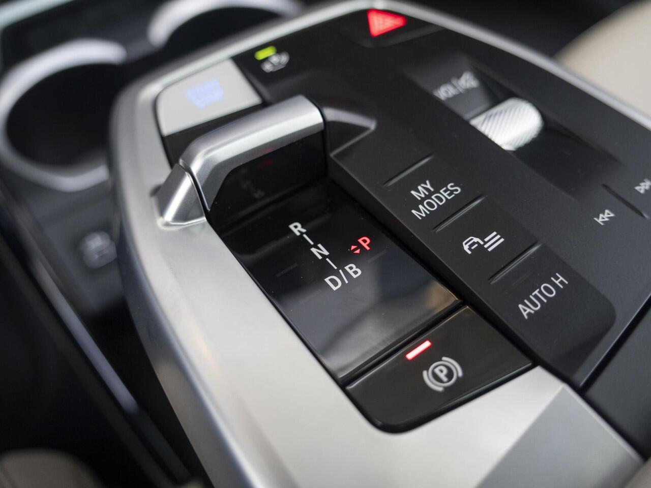 BMW X2 iX2 eDrive20 | M Sportpakket Pro | Innovation Pack | Verwarmd Stuurwiel | Comfort Access | Panoramadak | Head-Up Display | Harman-Kardon | 20''