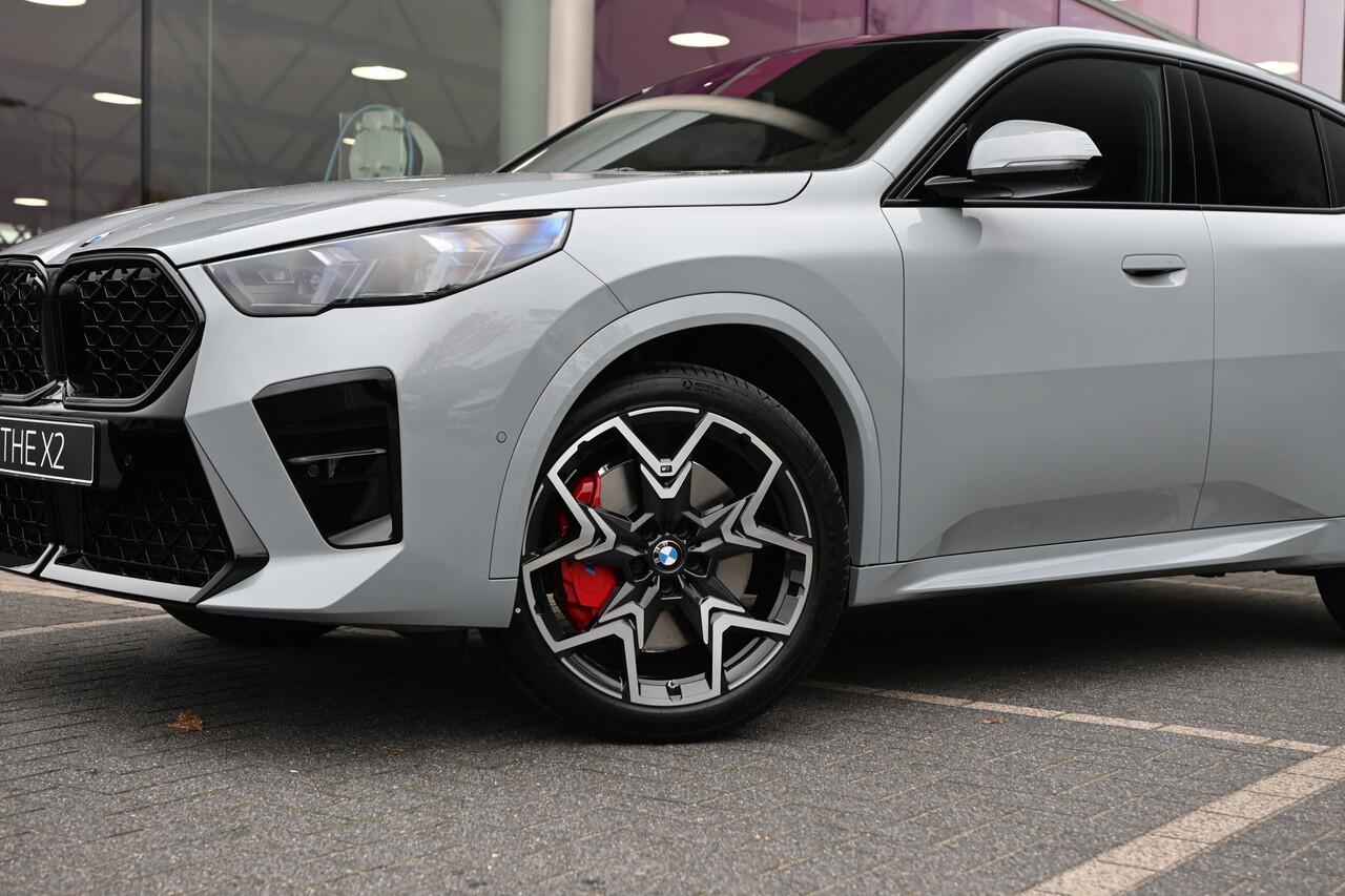 BMW X2 sDrive20i High Executive M Sport Automaat / Panoramadak / Trekhaak / Sportstoelen / Parking Assistant Plus / Head-Up / Comfort Access / M Adaptief onderstel