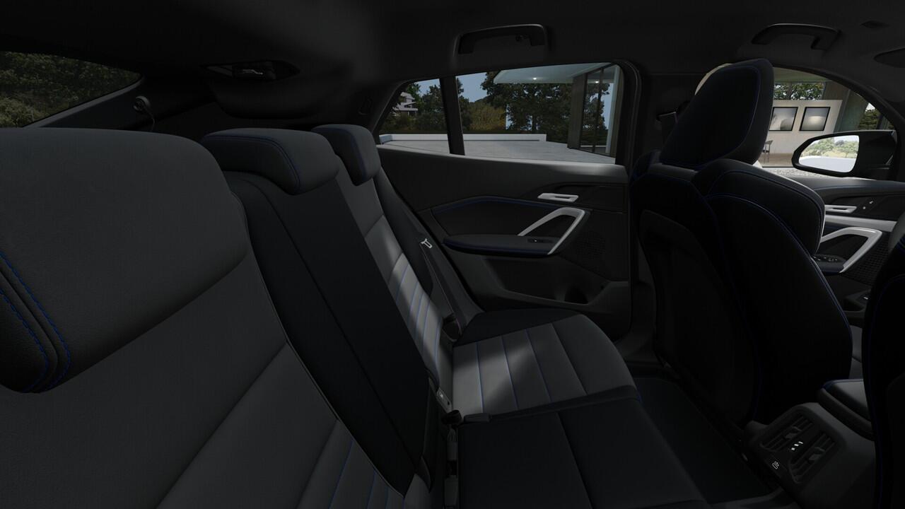 BMW X2 iX2 eDrive20 M Sport / Trekhaak / Sportstoelen / Achteruitrijcamera / M Adaptief onderstel / Comfort Access / Adaptieve LED / Stoelverwarming