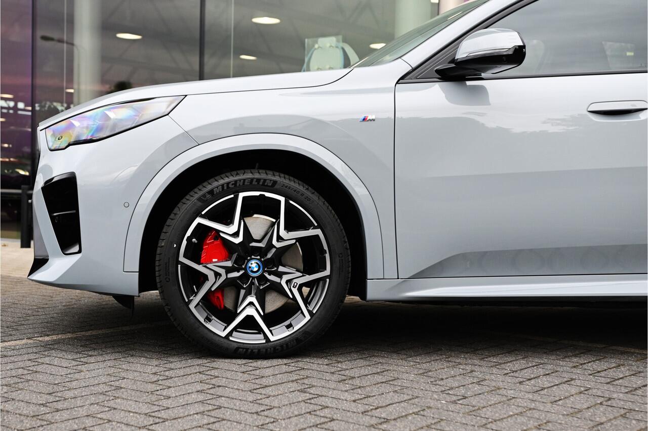 BMW X2 iX2 eDrive20 High Executive M Sport / Panoramadak / Trekhaak / M Sportstoelen / Head-Up Display / Memory / Harman Kardon / Comfort Access / 20" LMV