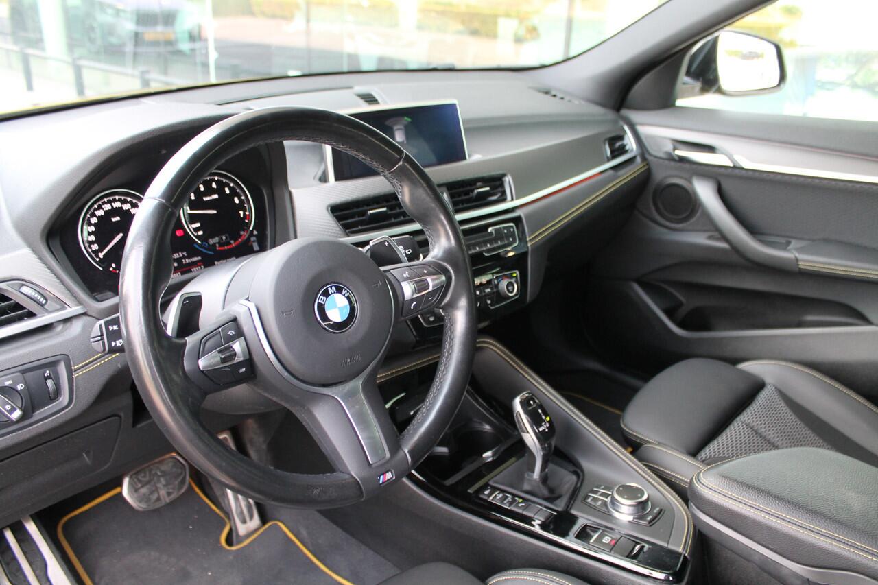 BMW X2 sDrive20i Automaat / Sportstoelen / Adaptieve LED / M Sportonderstel / Park Assistant / Stoelverwarming
